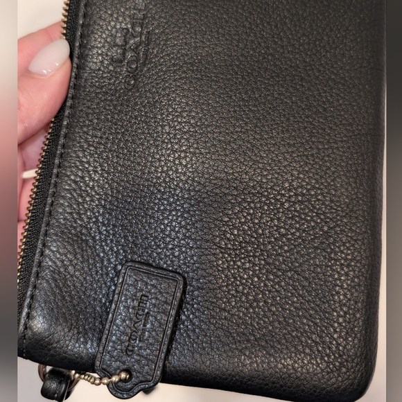 Coach Black Leather Wristlet with Double Gold Zipper - GUC - Picture 10 of 13